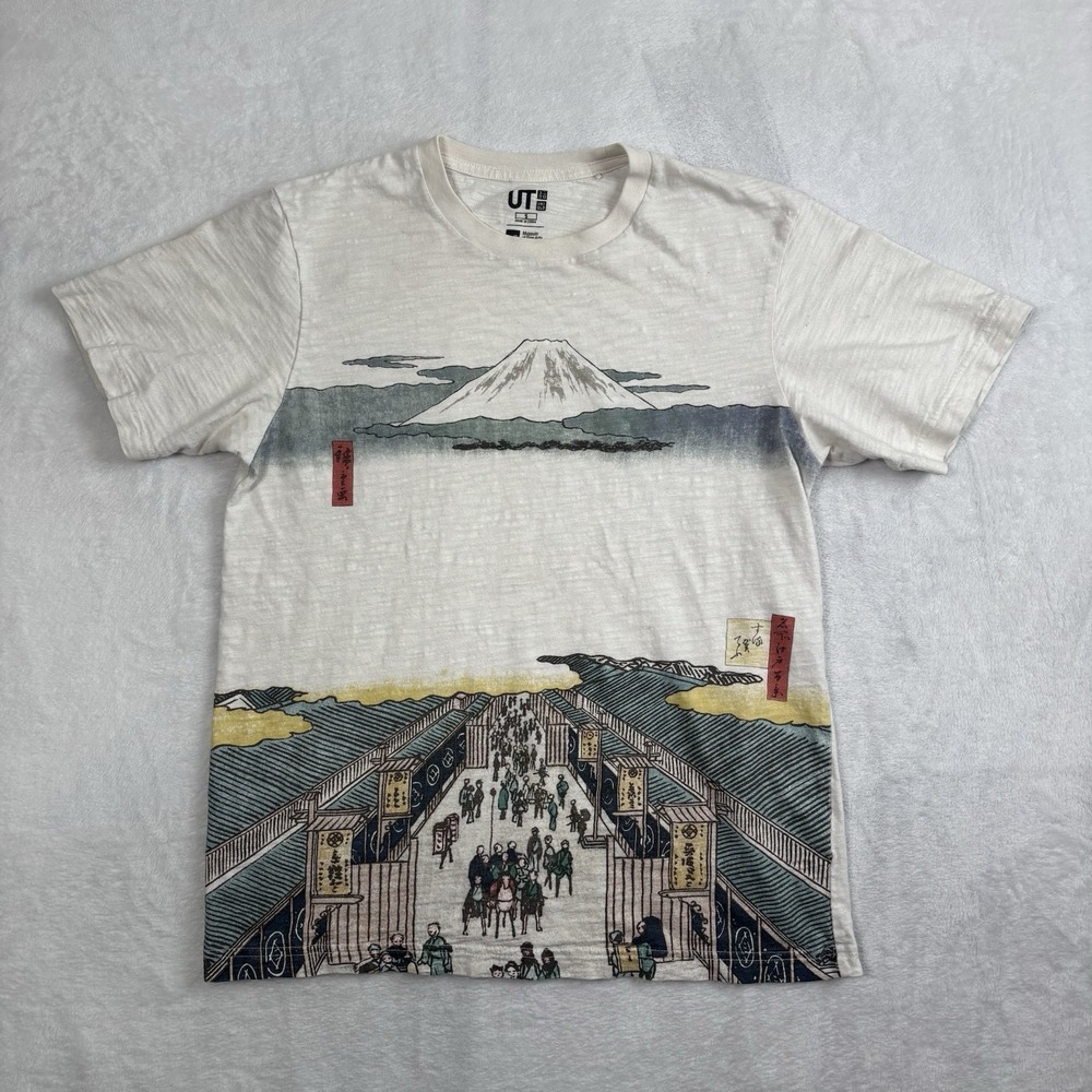 Uniqlo Musuem of Fine Arts Boston Mt. Fuji Beige SS Graphic Shirt Men's S Stains